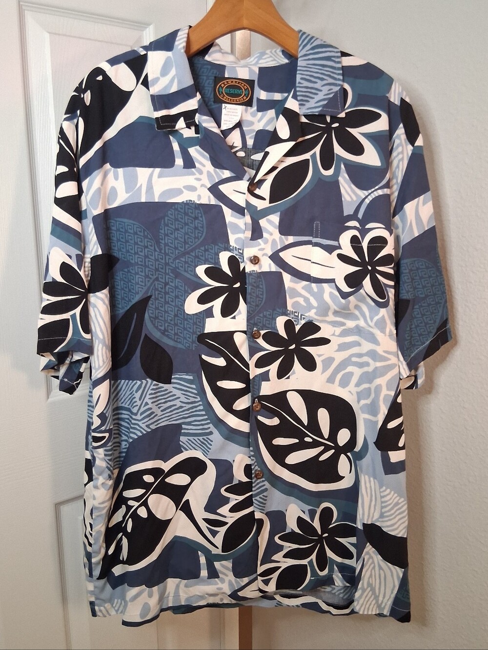 Hawaiian Reserve Collection Hawaiian Print Button Down In Blues Medium